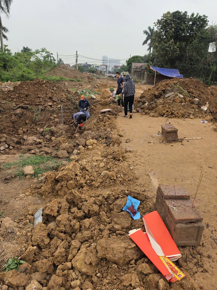 Thôn Hải Bối đẩy nhanh di chuyển mộ phục vụ giải phóng mặt bằng Dự án Thành phố Thông minh- Ảnh 7.