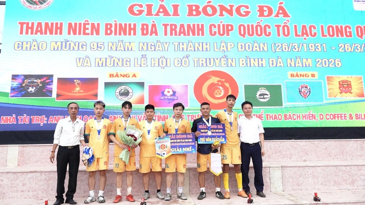 Bế mạc Giải bóng đá thanh niên Bình Đà chào mừng kỷ niệm 95 năm ngày thành lập đoàn TNCS Hồ Chí Minh, mừng lễ hội cổ truyền làng Bình Đà năm 2026 - Ảnh 5.