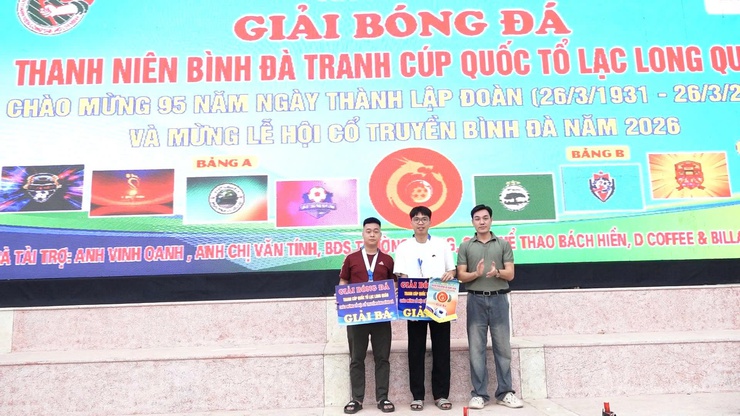 Bế mạc Giải bóng đá thanh niên Bình Đà chào mừng kỷ niệm 95 năm ngày thành lập đoàn TNCS Hồ Chí Minh, mừng lễ hội cổ truyền làng Bình Đà năm 2026 - Ảnh 6.