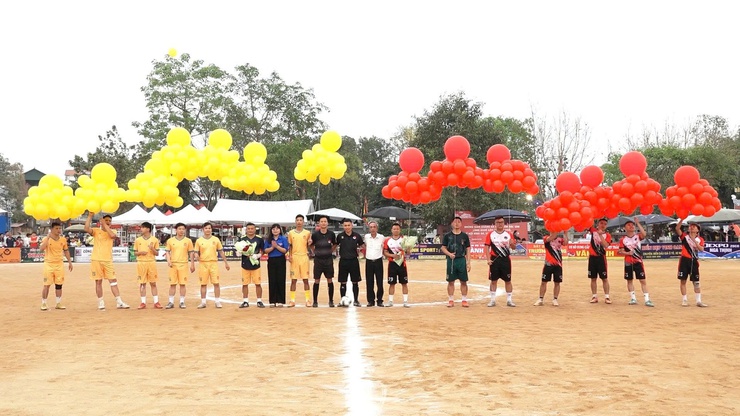 Bế mạc Giải bóng đá thanh niên Bình Đà chào mừng kỷ niệm 95 năm ngày thành lập đoàn TNCS Hồ Chí Minh, mừng lễ hội cổ truyền làng Bình Đà năm 2026 - Ảnh 1.