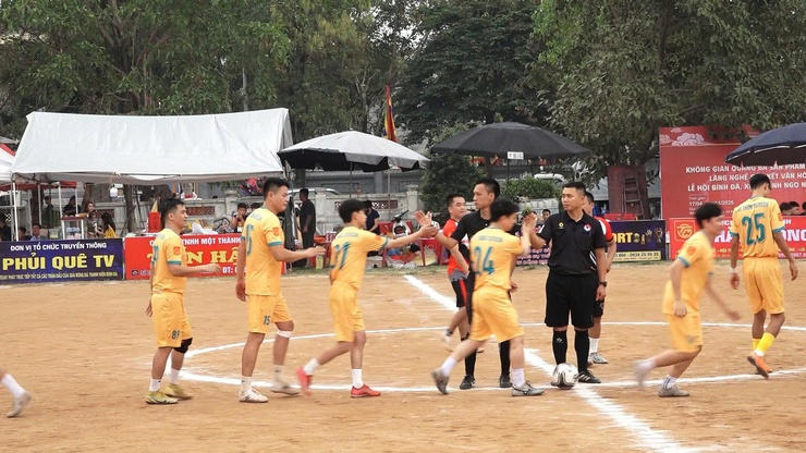 Bế mạc Giải bóng đá thanh niên Bình Đà chào mừng kỷ niệm 95 năm ngày thành lập đoàn TNCS Hồ Chí Minh, mừng lễ hội cổ truyền làng Bình Đà năm 2026 - Ảnh 2.