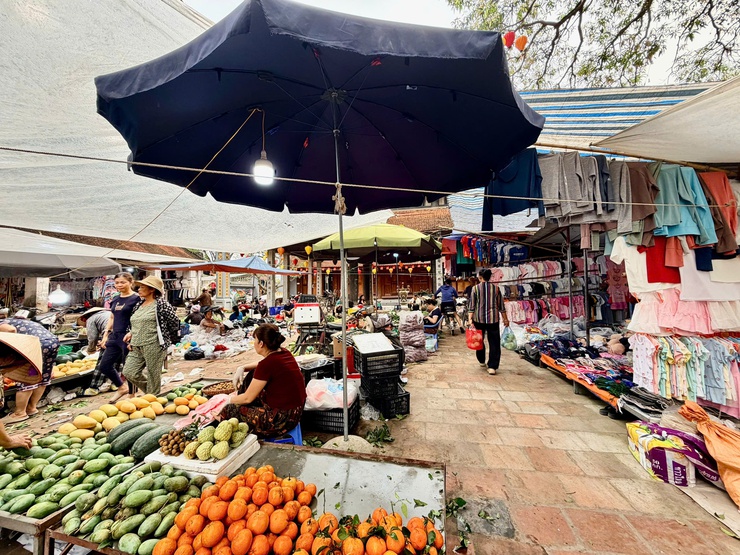  ĐÌNH THỊ NGUYÊN: Chợ phiên neo giữ hồn quê, lễ hội tháng Ba chờ những người con xa quê trở về- Ảnh 4.