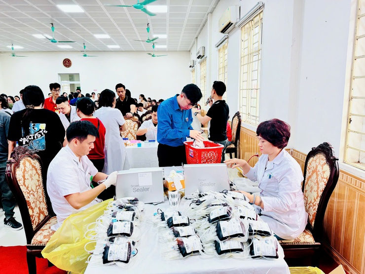 "Giọt hồng Nam Phù" 2026: Hiến giọt máu đào - thắp sáng hy vọng- Ảnh 5.