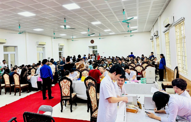 "Giọt hồng Nam Phù" 2026: Hiến giọt máu đào - thắp sáng hy vọng- Ảnh 6.