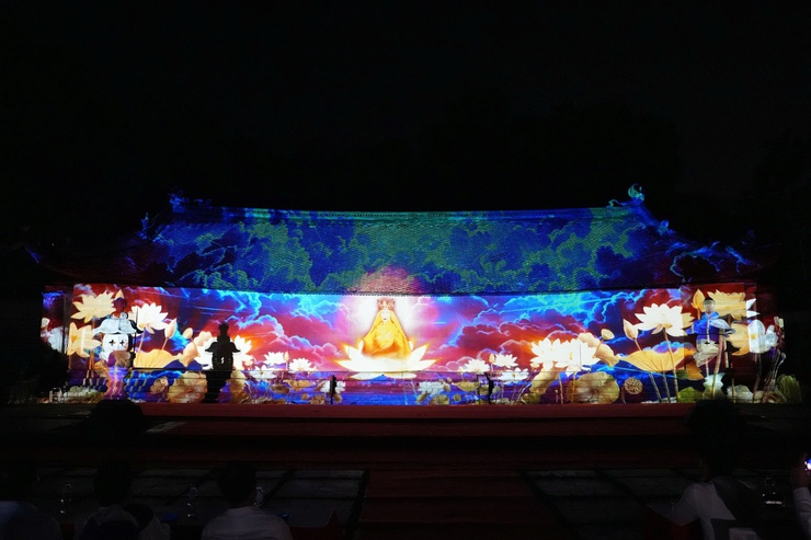 Chùa Thầy đêm 3D Mapping – đẹp “mê ly”, người xem đông chưa từng có ước tính có hơn 20.000 lượt đại biểu, nhân dân và du khách đã trực tiếp thưởng thức chương trình- Ảnh 15.