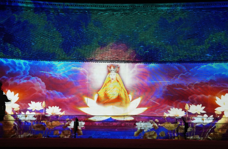 Chùa Thầy đêm 3D Mapping – đẹp “mê ly”, người xem đông chưa từng có ước tính có hơn 20.000 lượt đại biểu, nhân dân và du khách đã trực tiếp thưởng thức chương trình- Ảnh 16.