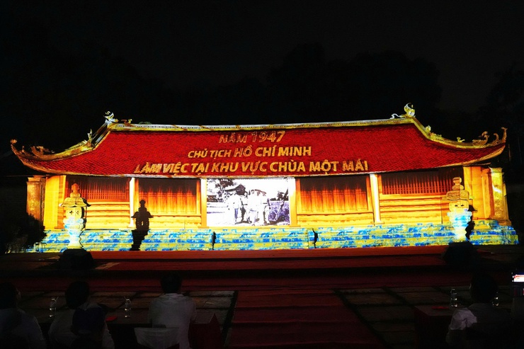 Chùa Thầy đêm 3D Mapping – đẹp “mê ly”, người xem đông chưa từng có ước tính có hơn 20.000 lượt đại biểu, nhân dân và du khách đã trực tiếp thưởng thức chương trình- Ảnh 23.