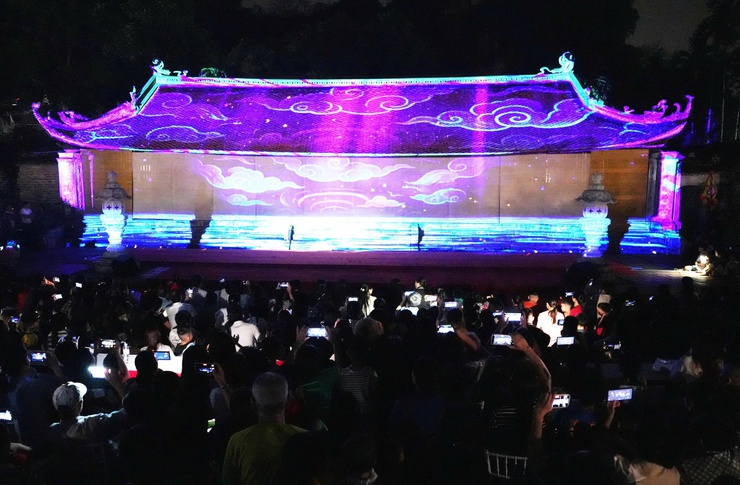 Chùa Thầy đêm 3D Mapping – đẹp “mê ly”, người xem đông chưa từng có ước tính có hơn 20.000 lượt đại biểu, nhân dân và du khách đã trực tiếp thưởng thức chương trình- Ảnh 26.