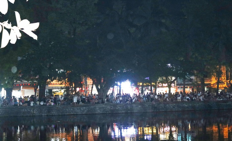 Chùa Thầy đêm 3D Mapping – đẹp “mê ly”, người xem đông chưa từng có ước tính có hơn 20.000 lượt đại biểu, nhân dân và du khách đã trực tiếp thưởng thức chương trình- Ảnh 33.