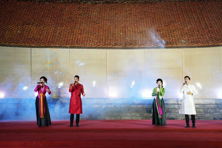 Chùa Thầy đêm 3D Mapping – đẹp “mê ly”, người xem đông chưa từng có ước tính có hơn 20.000 lượt đại biểu, nhân dân và du khách đã trực tiếp thưởng thức chương trình- Ảnh 35.