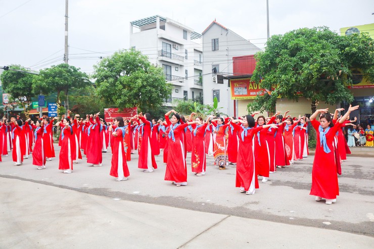 SẮC MÀU PHỤ NỮ QUỐC OAI MỞ MÀN ẤN TƯỢNG CHUỖI HOẠT ĐỘNG LỄ HỘI CHÙA THẦY 2026- Ảnh 37.