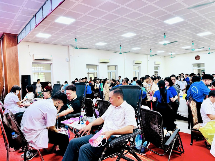 "Giọt hồng Nam Phù" 2026: Hiến giọt máu đào - thắp sáng hy vọng- Ảnh 31.