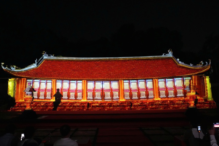 Chùa Thầy đêm 3D Mapping – đẹp “mê ly”, người xem đông chưa từng có ước tính có hơn 20.000 lượt đại biểu, nhân dân và du khách đã trực tiếp thưởng thức chương trình- Ảnh 10.