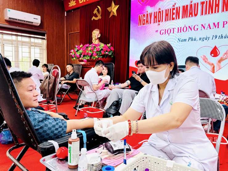 "Giọt hồng Nam Phù" 2026: Hiến giọt máu đào - thắp sáng hy vọng- Ảnh 30.