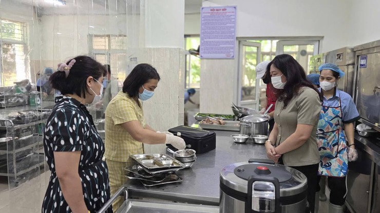 Phường Cầu Giấy: Tăng cường kiểm soát an toàn thực phẩm- Ảnh 3.