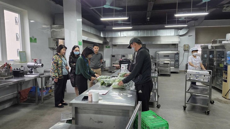 Phường Cầu Giấy: Tăng cường kiểm soát an toàn thực phẩm- Ảnh 1.