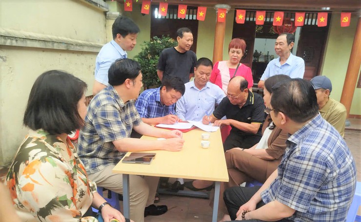 LÃNH ĐẠO PHƯỜNG CẦU GIẤY KIỂM TRA CÔNG TÁC GIẢI PHÓNG MẶT BẰNG DỰ ÁN ĐƯỜNG VÀNH ĐAI 2.5; TĂNG CƯỜNG VẬN ĐỘNG, TẠO SỰ ĐỒNG THUẬN TRONG NHÂN DÂN- Ảnh 1.