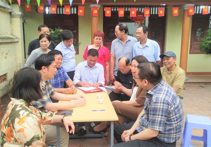 LÃNH ĐẠO PHƯỜNG CẦU GIẤY KIỂM TRA CÔNG TÁC GIẢI PHÓNG MẶT BẰNG DỰ ÁN ĐƯỜNG VÀNH ĐAI 2.5; TĂNG CƯỜNG VẬN ĐỘNG, TẠO SỰ ĐỒNG THUẬN TRONG NHÂN DÂN- Ảnh 2.