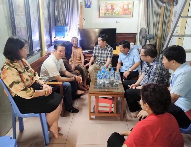 LÃNH ĐẠO PHƯỜNG CẦU GIẤY KIỂM TRA CÔNG TÁC GIẢI PHÓNG MẶT BẰNG DỰ ÁN ĐƯỜNG VÀNH ĐAI 2.5; TĂNG CƯỜNG VẬN ĐỘNG, TẠO SỰ ĐỒNG THUẬN TRONG NHÂN DÂN- Ảnh 5.