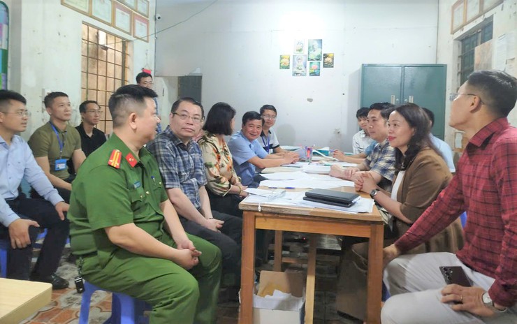 LÃNH ĐẠO PHƯỜNG CẦU GIẤY KIỂM TRA CÔNG TÁC GIẢI PHÓNG MẶT BẰNG DỰ ÁN ĐƯỜNG VÀNH ĐAI 2.5; TĂNG CƯỜNG VẬN ĐỘNG, TẠO SỰ ĐỒNG THUẬN TRONG NHÂN DÂN- Ảnh 8.