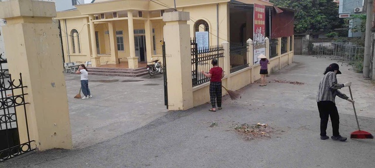 Phụ nữ xã Quảng Bị ra quân “Ngày Chủ nhật xanh”, tăng cường phòng chống sốt xuất huyết- Ảnh 4.