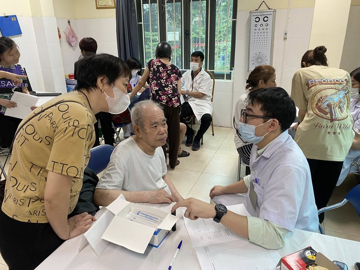 Phường Ba Đình đẩy mạnh chuyển đổi tiếp cận, nâng cao chất lượng chăm sóc và hòa nhập cho người khuyết tật- Ảnh 4.