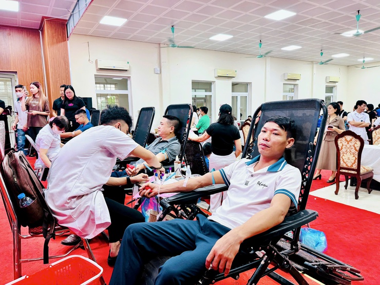 "Giọt hồng Nam Phù" 2026: Hiến giọt máu đào - thắp sáng hy vọng- Ảnh 24.
