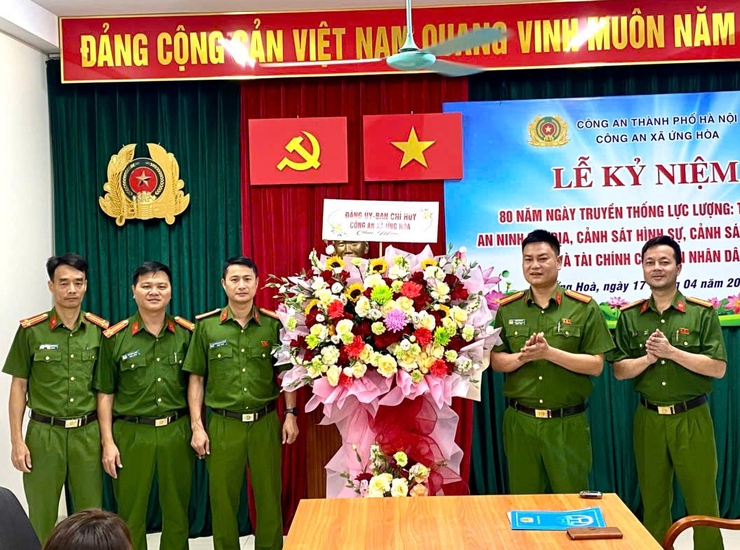 Công an xã Ứng Hòa kỷ niệm 80 năm Ngày truyền thống các lực lượng trong Công an nhân dân- Ảnh 3.