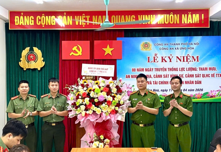 Công an xã Ứng Hòa kỷ niệm 80 năm Ngày truyền thống các lực lượng trong Công an nhân dân- Ảnh 5.
