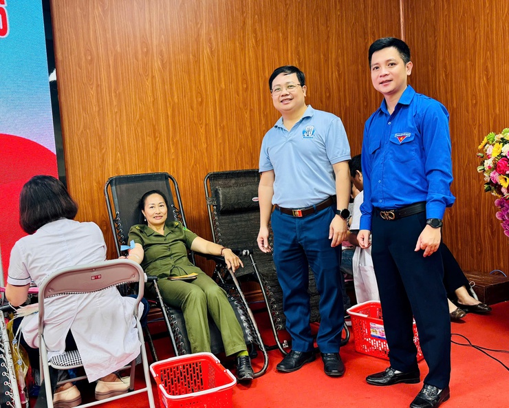 "Giọt hồng Nam Phù" 2026: Hiến giọt máu đào - thắp sáng hy vọng- Ảnh 8.