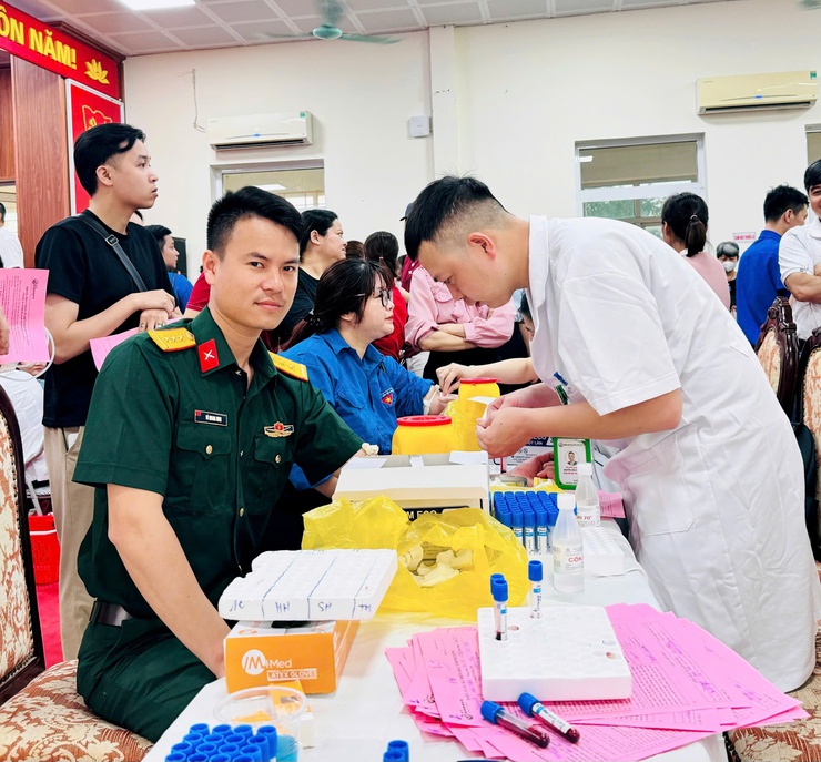 "Giọt hồng Nam Phù" 2026: Hiến giọt máu đào - thắp sáng hy vọng- Ảnh 16.