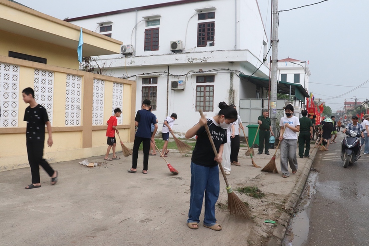 Hội Cựu chiến binh xã Phú Nghĩa tổ chức vệ sinh môi trường “sáng – xanh – sạch – đẹp”- Ảnh 10.