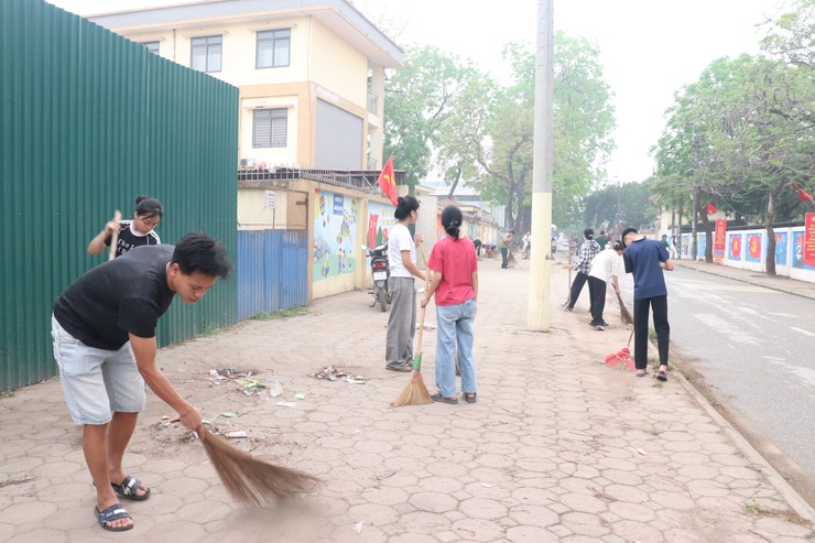 Hội Cựu chiến binh xã Phú Nghĩa tổ chức vệ sinh môi trường “sáng – xanh – sạch – đẹp”- Ảnh 13.