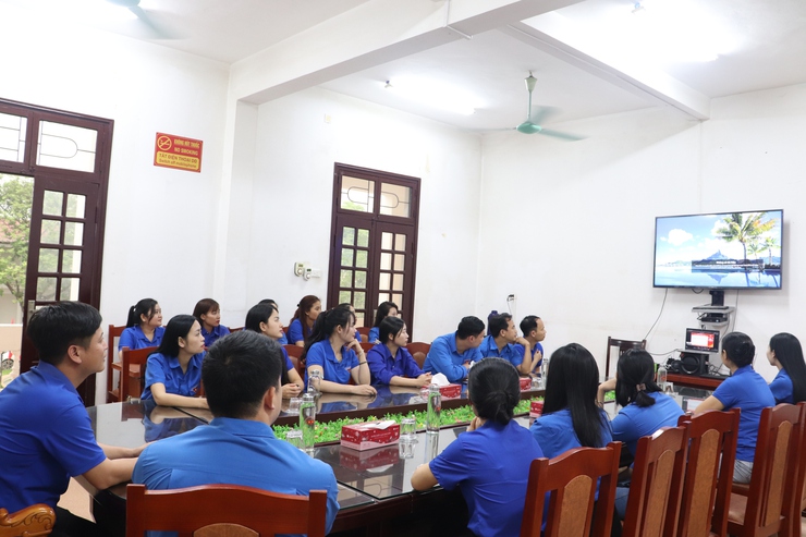 Thanh niên xã Phú Nghĩa tham dự Hội nghị trực tuyến toàn quốc nghiên cứu, học tập, quán triệt Nghị quyết Đại hội XIV của Đảng- Ảnh 3.