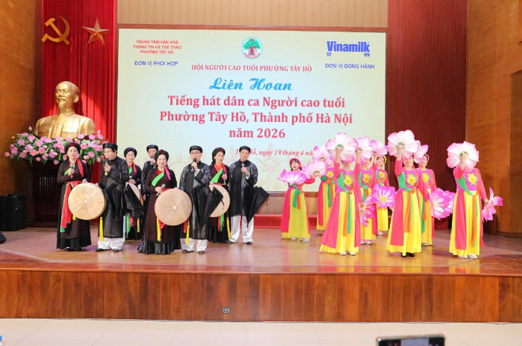 Lan tỏa giá trị truyền thống từ Liên hoan Tiếng hát dân ca Người cao tuổi phường Tây Hồ- Ảnh 3.