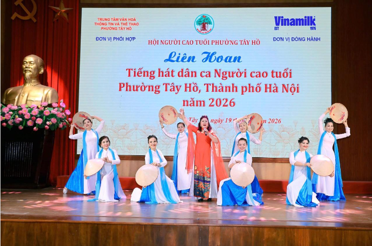 Lan tỏa giá trị truyền thống từ Liên hoan Tiếng hát dân ca Người cao tuổi phường Tây Hồ- Ảnh 4.