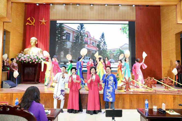 Lan tỏa giá trị truyền thống từ Liên hoan Tiếng hát dân ca Người cao tuổi phường Tây Hồ- Ảnh 9.