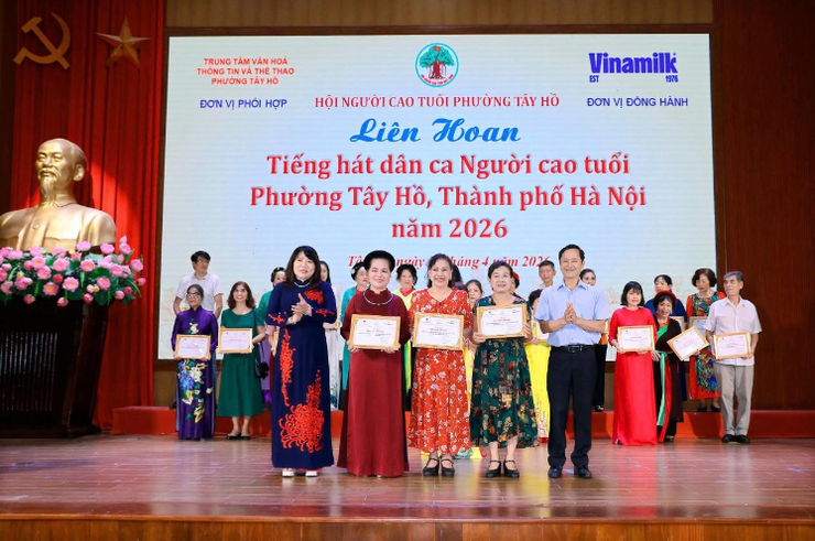 Lan tỏa giá trị truyền thống từ Liên hoan Tiếng hát dân ca Người cao tuổi phường Tây Hồ- Ảnh 11.