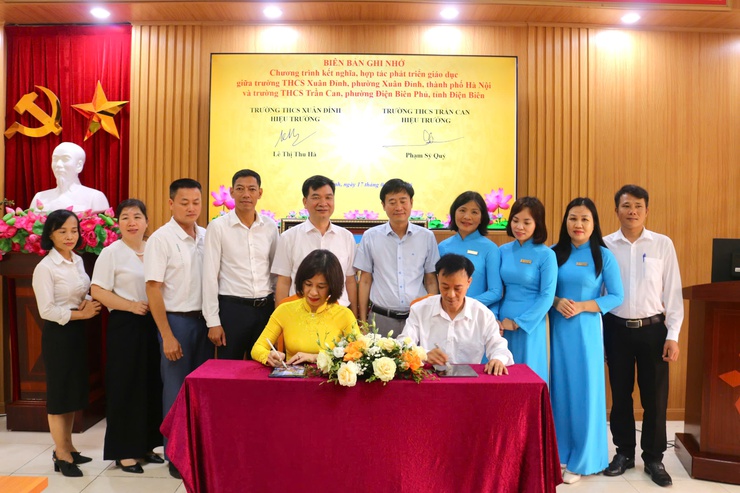 Phường Xuân Đỉnh gặp mặt, giao lưu, ký kết hợp tác giáo dục với đoàn cán bộ, giáo viên, học sinh phường Điện Biên Phủ (tỉnh Điện Biên)- Ảnh 4.