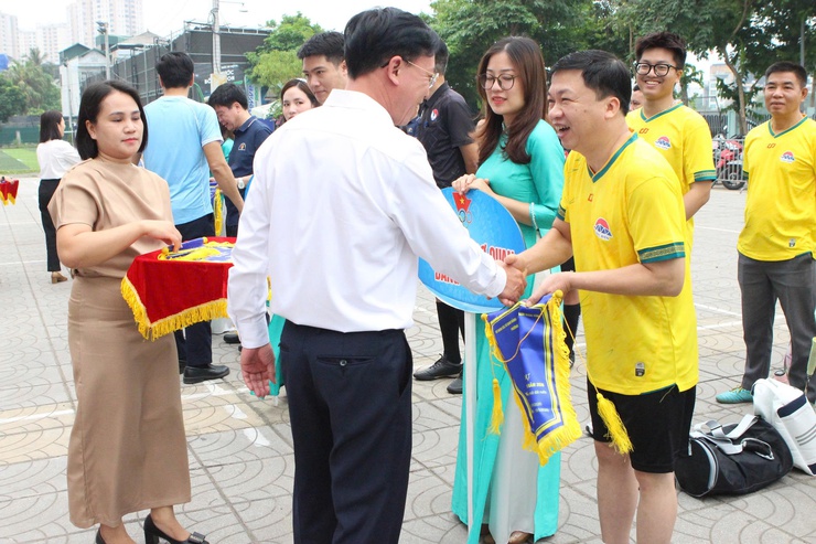 Sôi nổi Ngày hội thể thao khối cơ quan phường Long Biên- Ảnh 3.