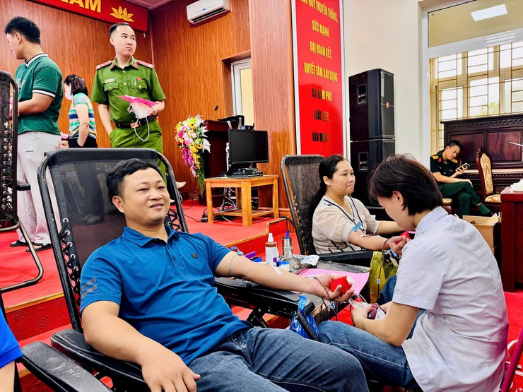 "Giọt hồng Nam Phù" 2026: Hiến giọt máu đào - thắp sáng hy vọng- Ảnh 14.