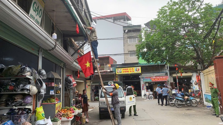 Phường Tây Tựu tiếp tục xử lý Trật tự đô thị, vệ sinh môi trường tại tuyến đường Cầu Diễn- Ảnh 1.