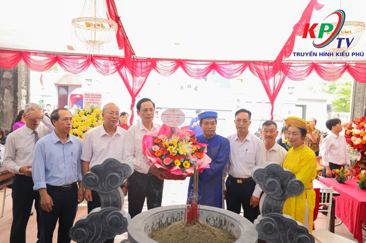 Nhà thờ họ Đỗ Hữu thôn Ngọc Than đón nhận Bằng xếp hạng di tích kiến trúc lịch sử cấp thành phố- Ảnh 2.