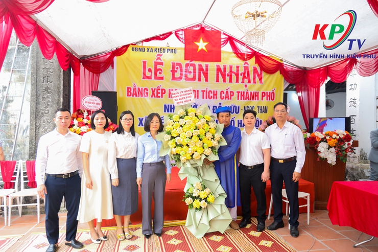 Nhà thờ họ Đỗ Hữu thôn Ngọc Than đón nhận Bằng xếp hạng di tích kiến trúc lịch sử cấp thành phố- Ảnh 1.