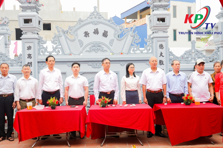 Nhà thờ họ Đỗ Hữu thôn Ngọc Than đón nhận Bằng xếp hạng di tích kiến trúc lịch sử cấp thành phố- Ảnh 3.