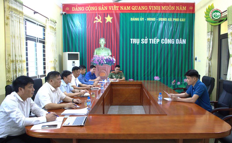 Bí thư Đảng ủy xã Phú Cát tiếp công dân định kỳ tháng 4 năm 2026- Ảnh 1.