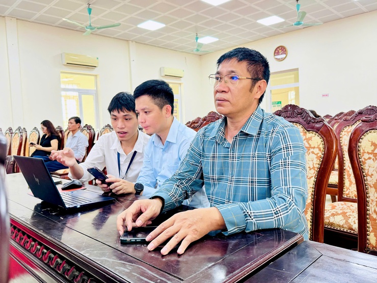 Xã Nam Phù tập huấn sử dụng không gian làm việc số “HanoiWork” cho cán bộ, công chức, viên chức- Ảnh 5.