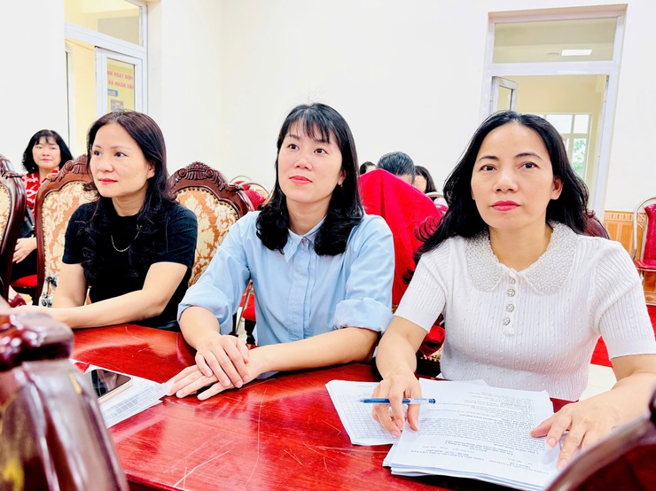 Xã Nam Phù tập huấn sử dụng không gian làm việc số “HanoiWork” cho cán bộ, công chức, viên chức- Ảnh 7.