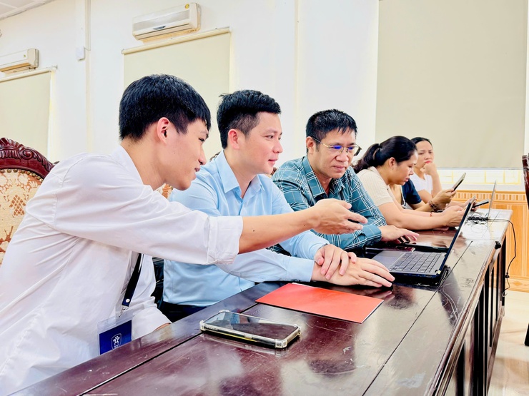 Xã Nam Phù tập huấn sử dụng không gian làm việc số “HanoiWork” cho cán bộ, công chức, viên chức- Ảnh 15.