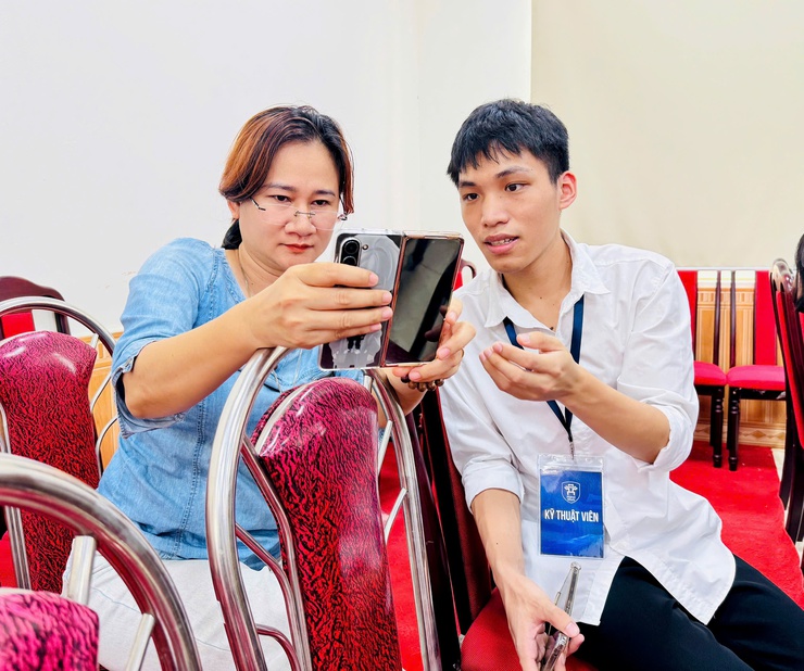 Xã Nam Phù tập huấn sử dụng không gian làm việc số “HanoiWork” cho cán bộ, công chức, viên chức- Ảnh 12.
